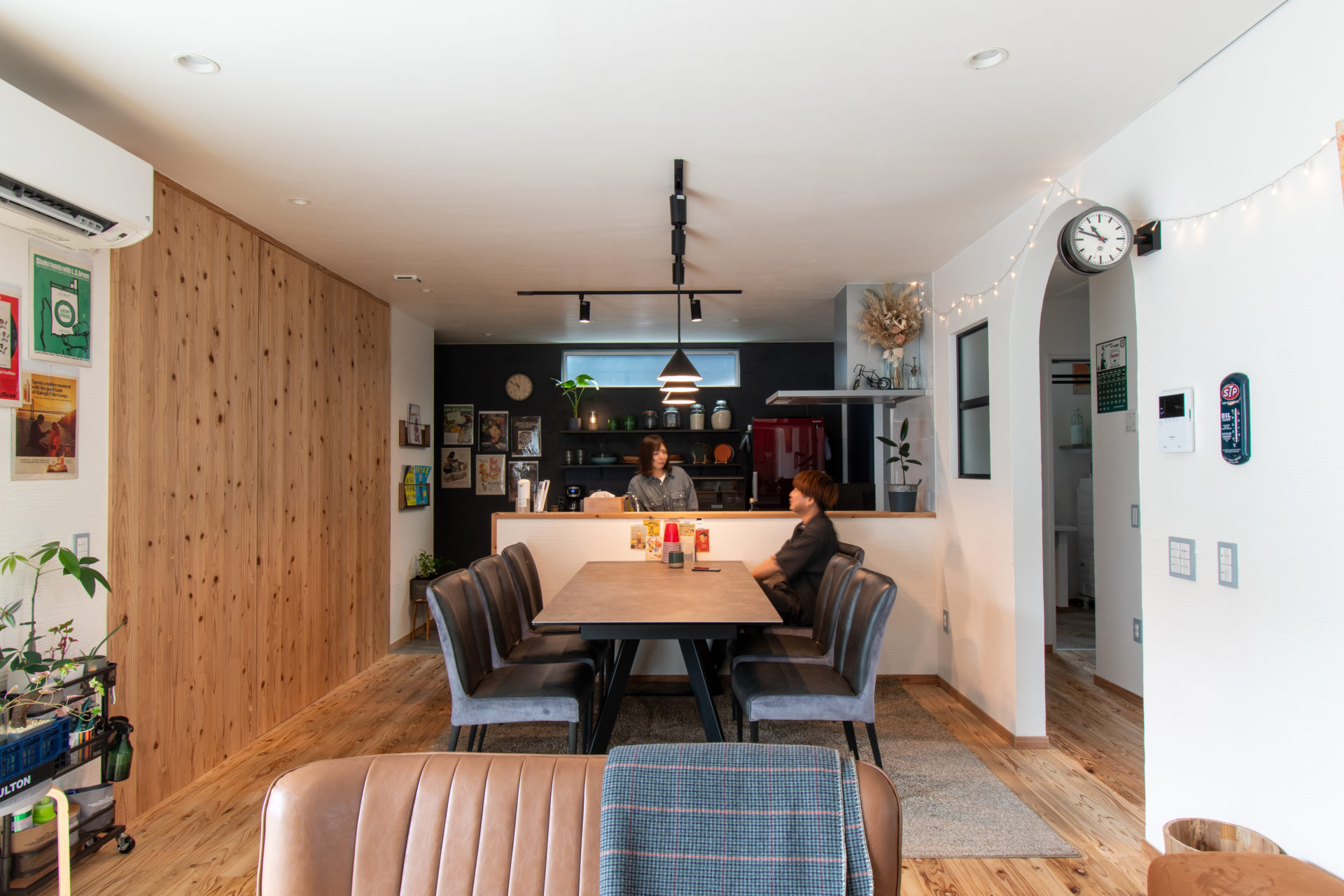 隠し扉を設けた、遊び心溢れる家