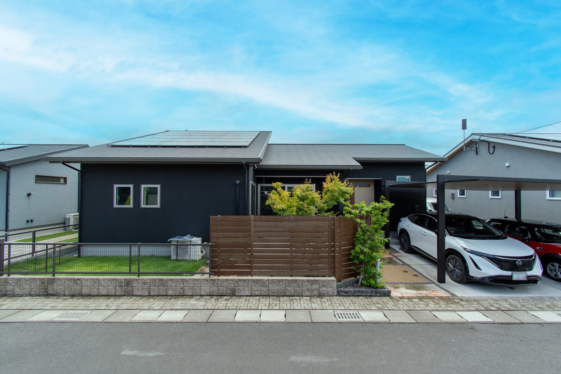 造作家具や照明にもこだわった平屋